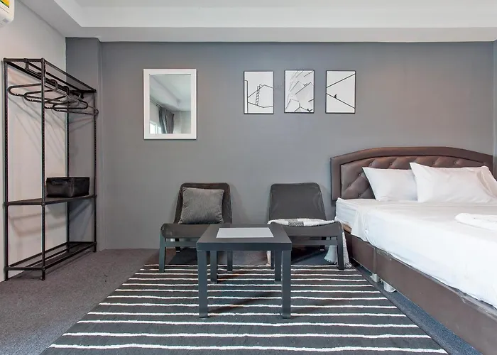 Cozzi By Grand Airport *