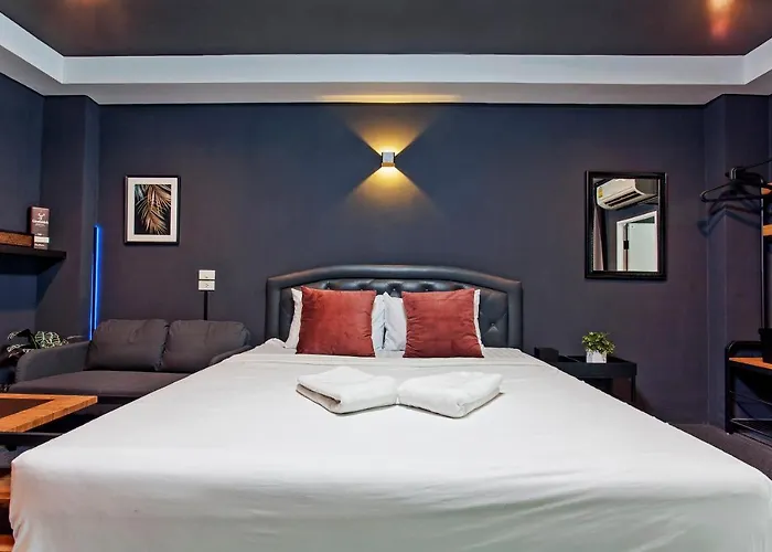 Cozzi By Grand Airport